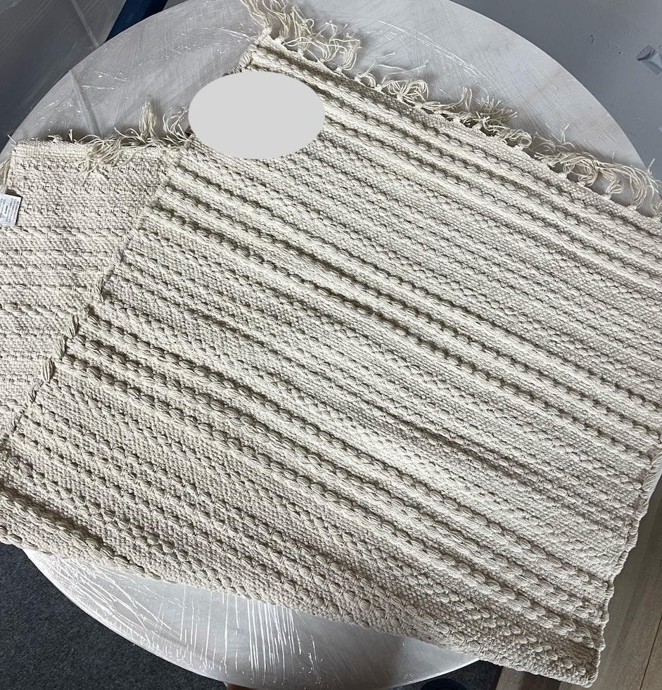 Ivory Textured Accent Rug 27x45