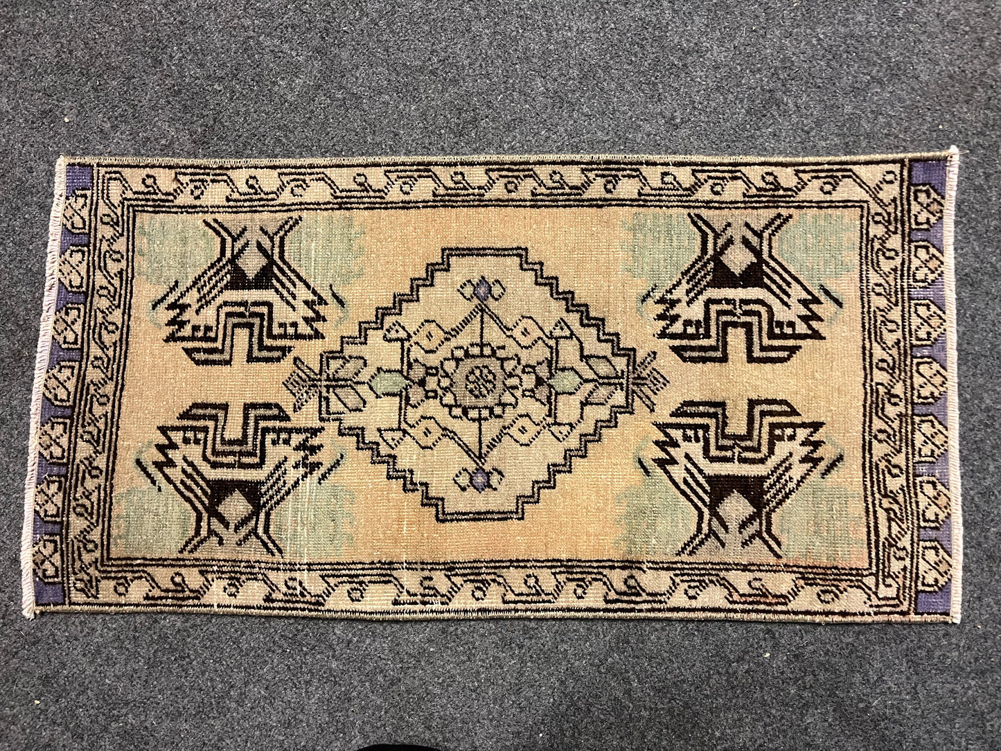 Scatter Rug Enfield 1’7”x3’1”