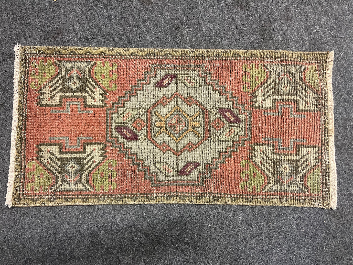 Scatter Rug Duval 1’7”x3’3”