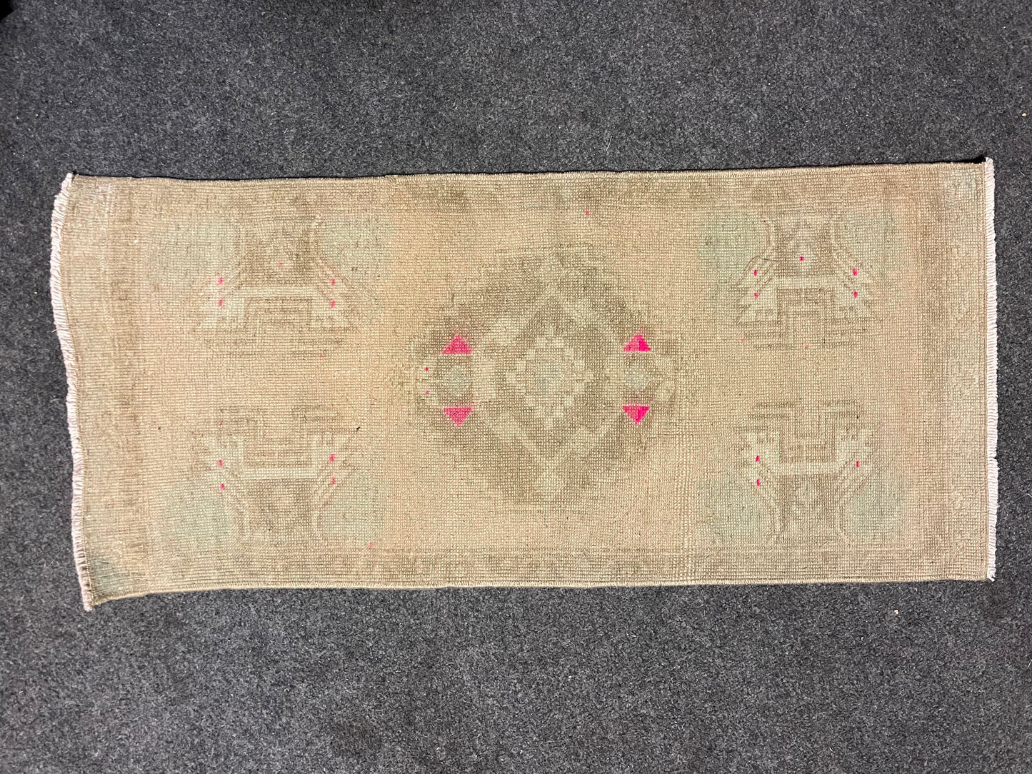 Scatter Rug Bonell 1’7”x3’6”