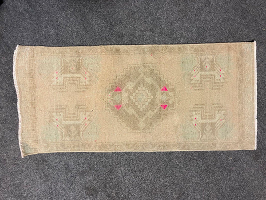 Scatter Rug Bonell 1’7”x3’6”