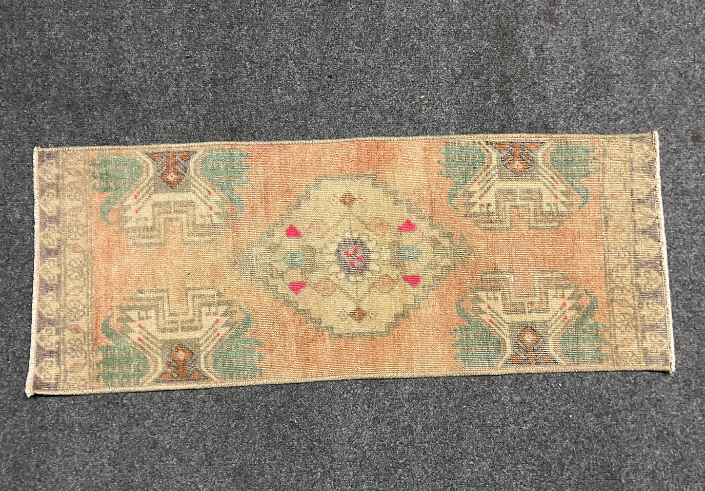 Scatter Rug Lady Bird 1'3 x 3'3