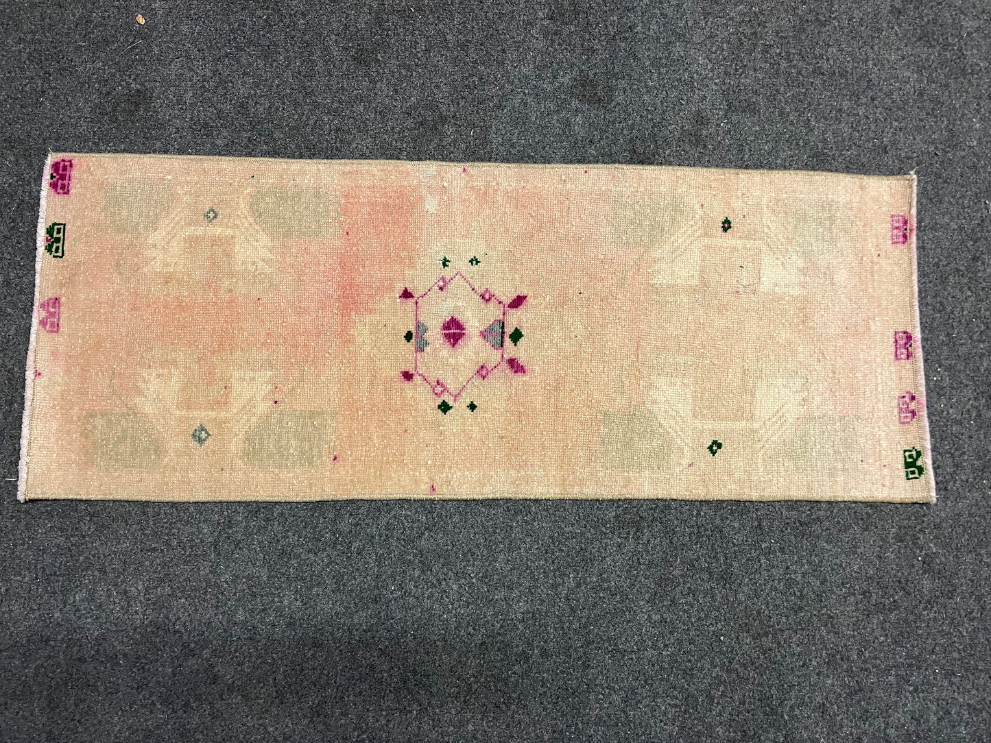 Scatter Rug Oltorf 1’5”x3’9”