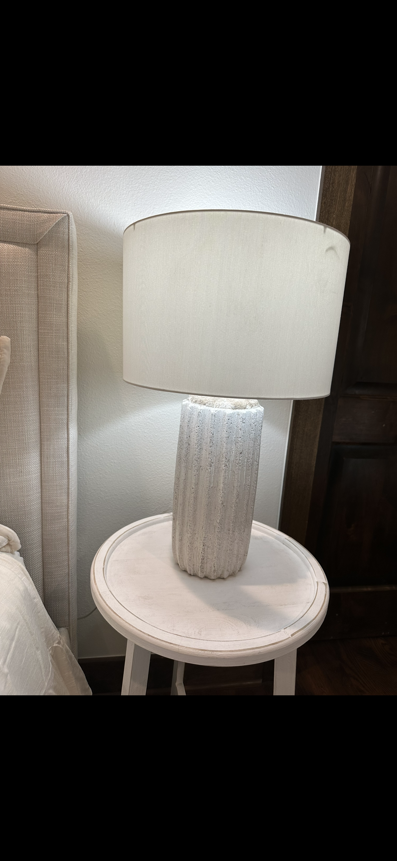 White Ribbed Concrete Lamp