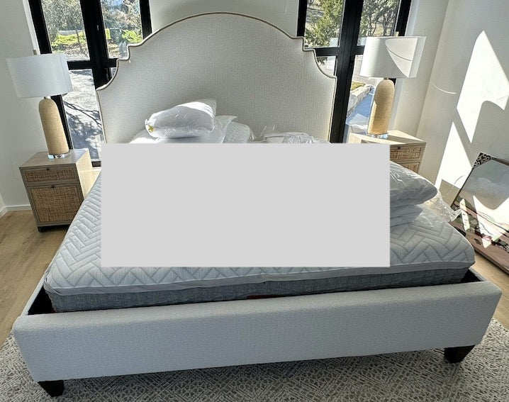 King Bed 2696 Curly Q White/Champbrass