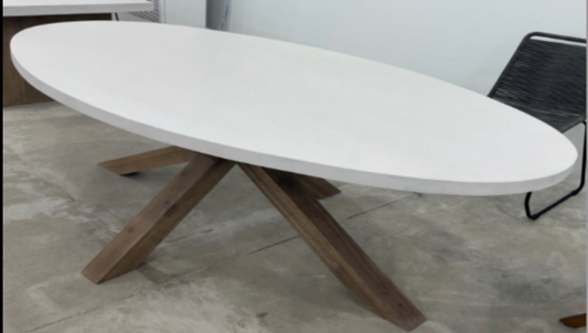 Pat Oval Outdoor Dining Table