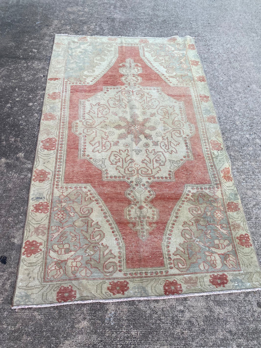 Beagle Turkish Rug 4'5"x7'7"