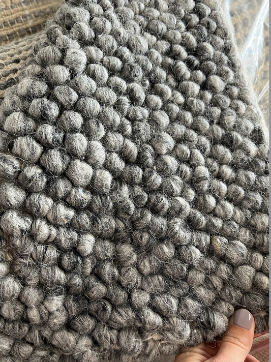 Spiffy Designs White & Grey Handwoven Wool Rug 8x10